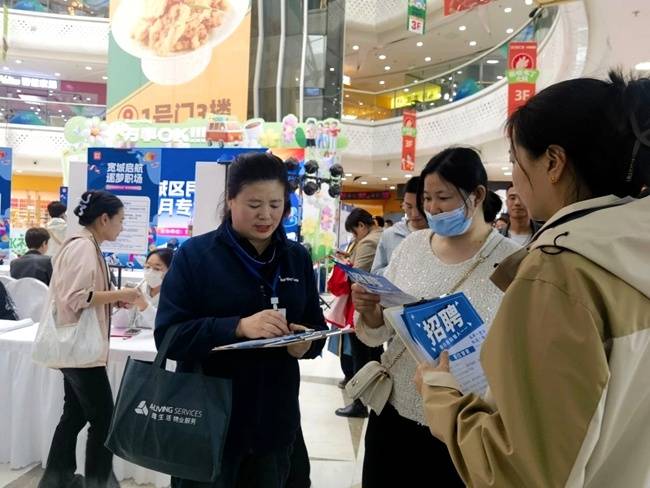 長春市寬城區(qū)開展“寬城啟航 逐夢職場”退役專場招聘會(huì):職場招聘